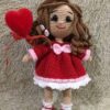 El Yapımı Amigurumi Kız Oyuncak – Kırmızı Pembe Beyaz Elbiseli