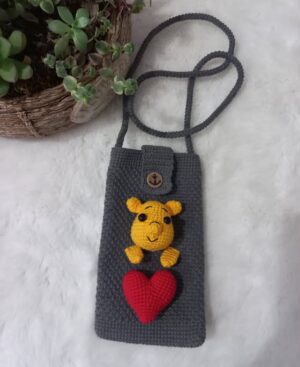 El Yapımı Örgü Telefon Çantası – Ayıcık Pooh