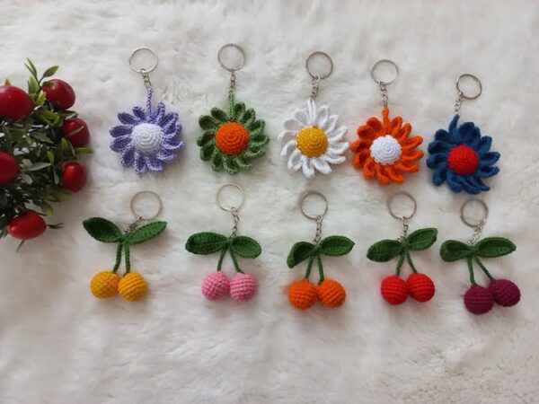 El Yapımı Örgü Anahtarlık – Çiçek Kiraz