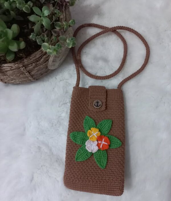 El Yapımı Örgü Telefon Çantası – Çiçekli