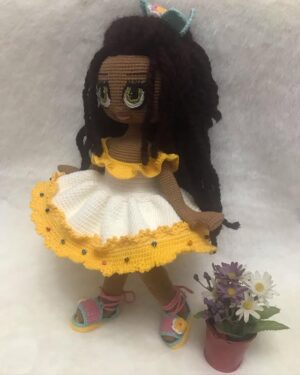 El Yapımı Amigurumi Hayal Bebek Oyuncak – Sarı Beyaz Kıyafetli