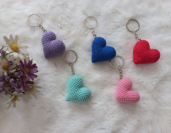 El Yapımı Örgü Anahtarlık – Kalpli